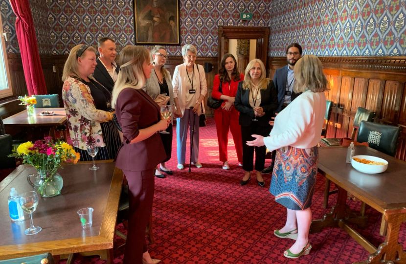 Felicity meets Ukrainians in Parliament